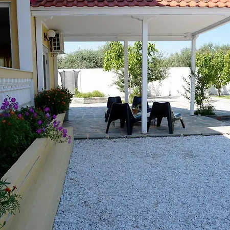 Karras شقة Vrasná