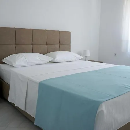 شقة Karras Vrasná